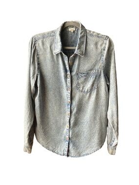 Kismet Button Down Shirt Chambray acid wash Denim style  soft lightweight size M